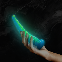 EPIC - SCYLLA FLUORESCENCYJNY CIENKI DILDO Z MACKA MALY ROZMIAR