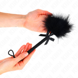 KINK - NYLONOWA RÓZDZKA LINOWA Z LASKACYMI PIÓRAMI I CZARNA KOLKA 25 CM