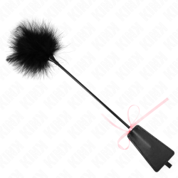 KINK - LASKACE PIÓRKA Z RÓZOWA KOLKA WSTEZKOWA 49 CM