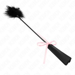 KINK - LASKACE PIÓRKA Z RÓZOWA KOLKA WSTEZKOWA 49 CM